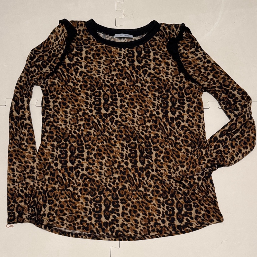 Ces Femme Leopard Print Ruffle Long Sleeve Top
